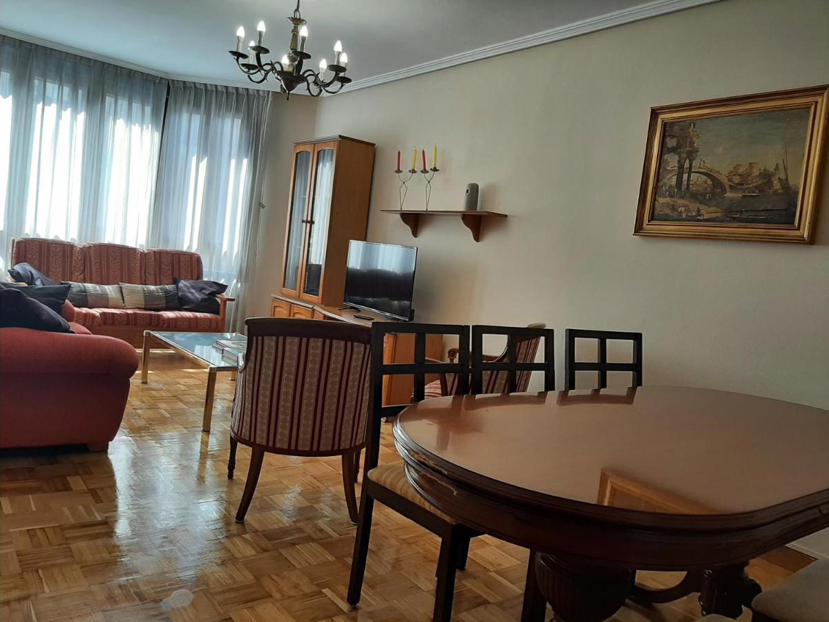Arriondas Toyos Iroko Bagian luar foto